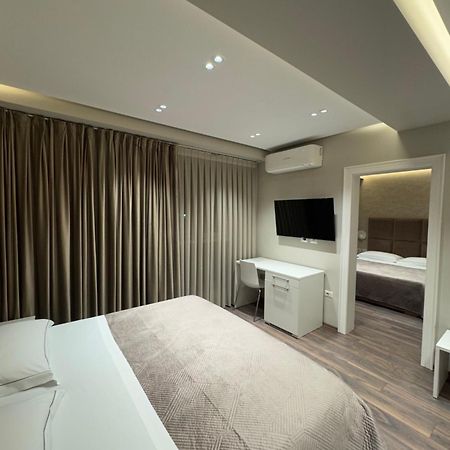 Hotel Oresti Center Tirana Esterno foto
