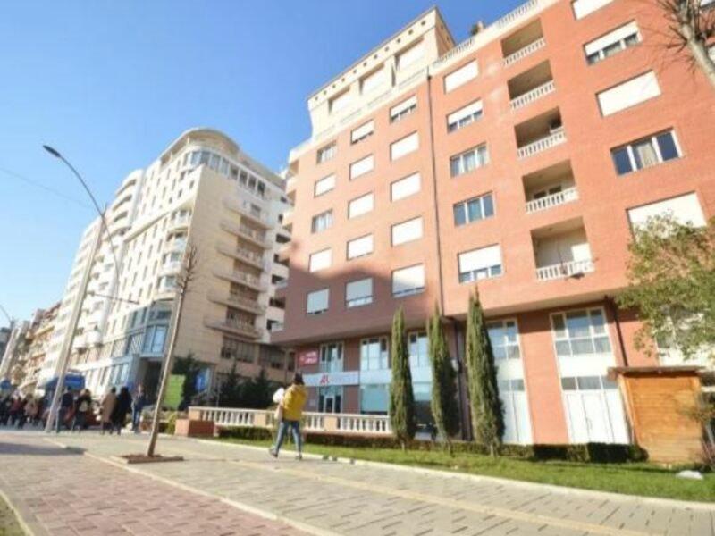 Hotel Oresti Center Tirana Esterno foto