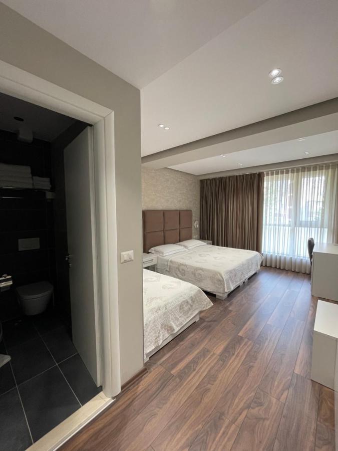 Hotel Oresti Center Tirana Esterno foto