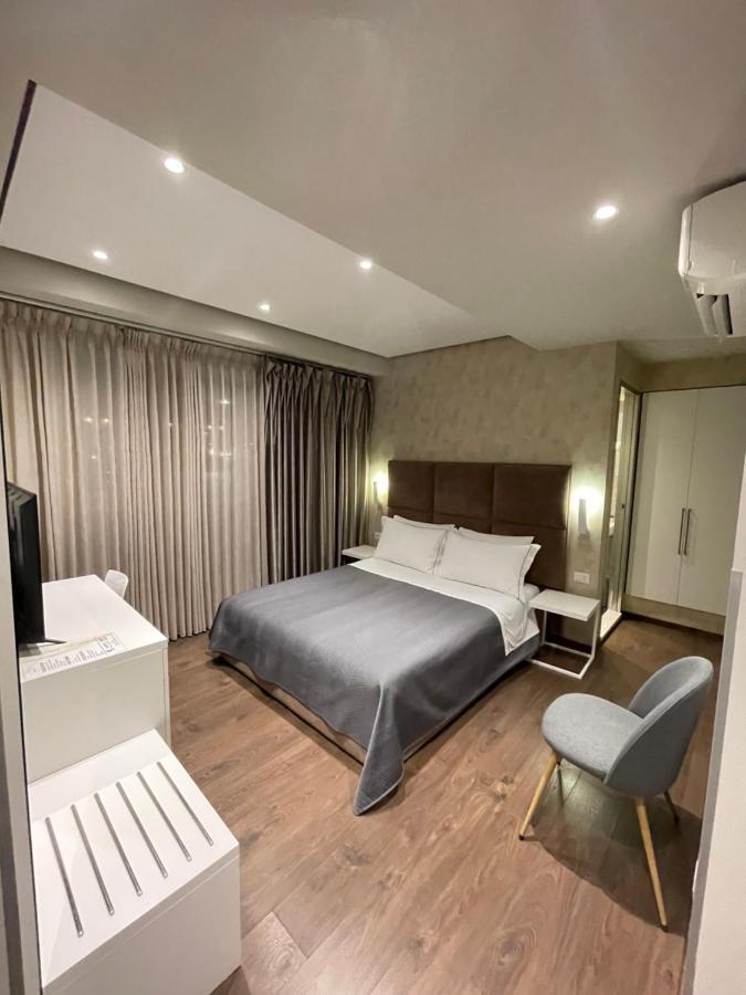 Hotel Oresti Center Tirana Esterno foto