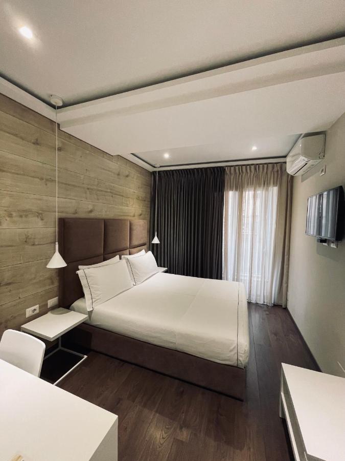 Hotel Oresti Center Tirana Esterno foto