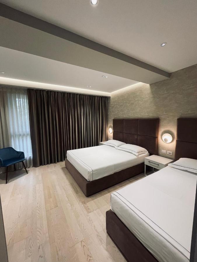 Hotel Oresti Center Tirana Esterno foto