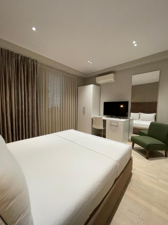 Hotel Oresti Center Tirana Esterno foto