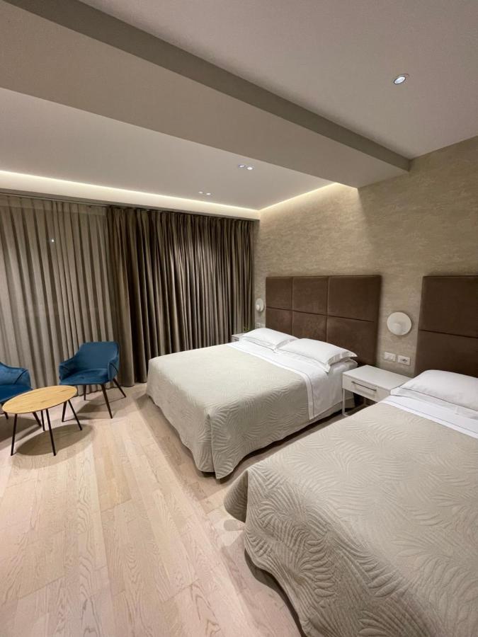 Hotel Oresti Center Tirana Esterno foto