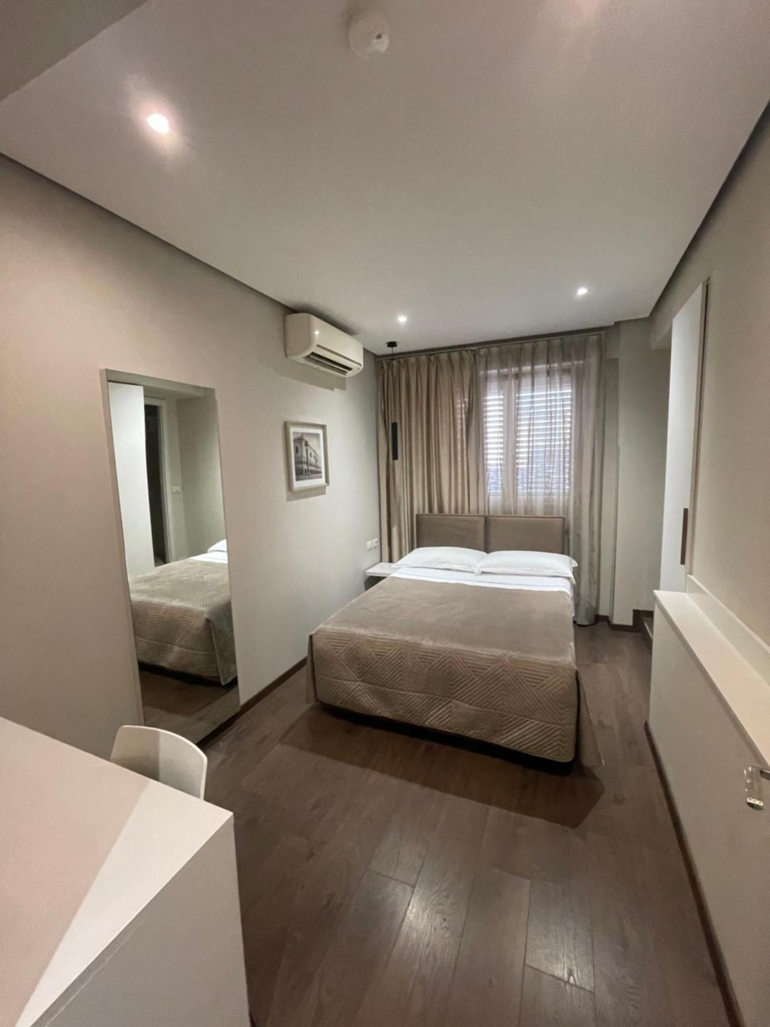 Hotel Oresti Center Tirana Esterno foto