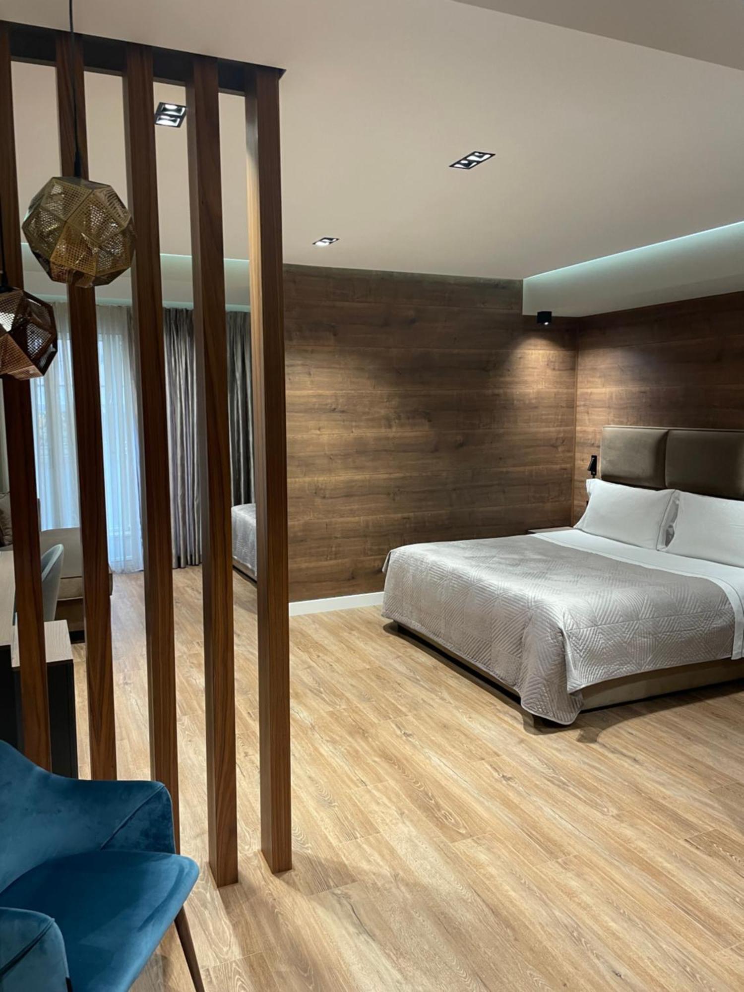 Hotel Oresti Center Tirana Esterno foto