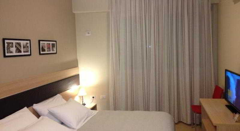 Hotel Oresti Center Tirana Esterno foto