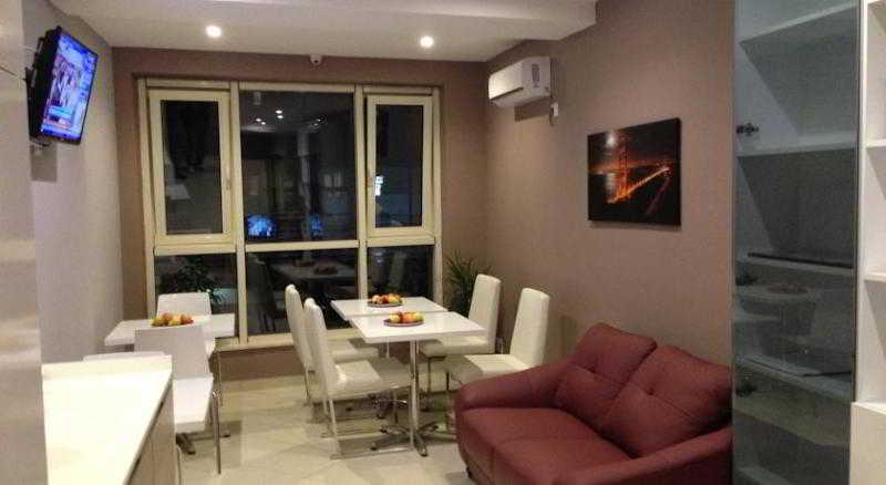 Hotel Oresti Center Tirana Esterno foto