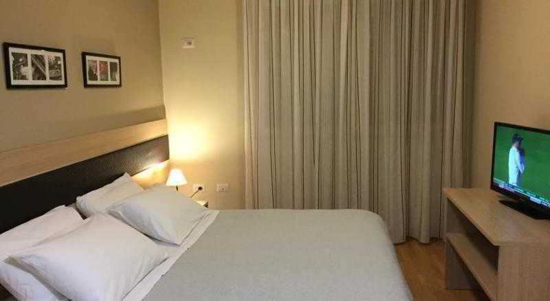 Hotel Oresti Center Tirana Esterno foto