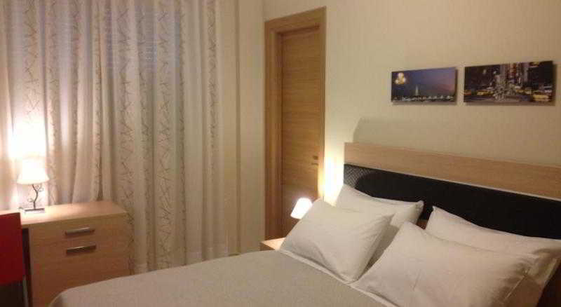 Hotel Oresti Center Tirana Esterno foto