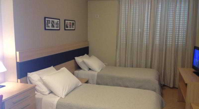 Hotel Oresti Center Tirana Esterno foto