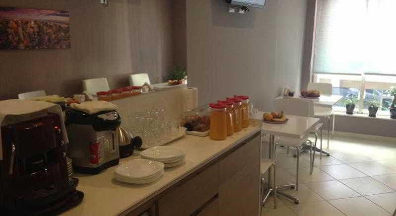 Hotel Oresti Center Tirana Esterno foto